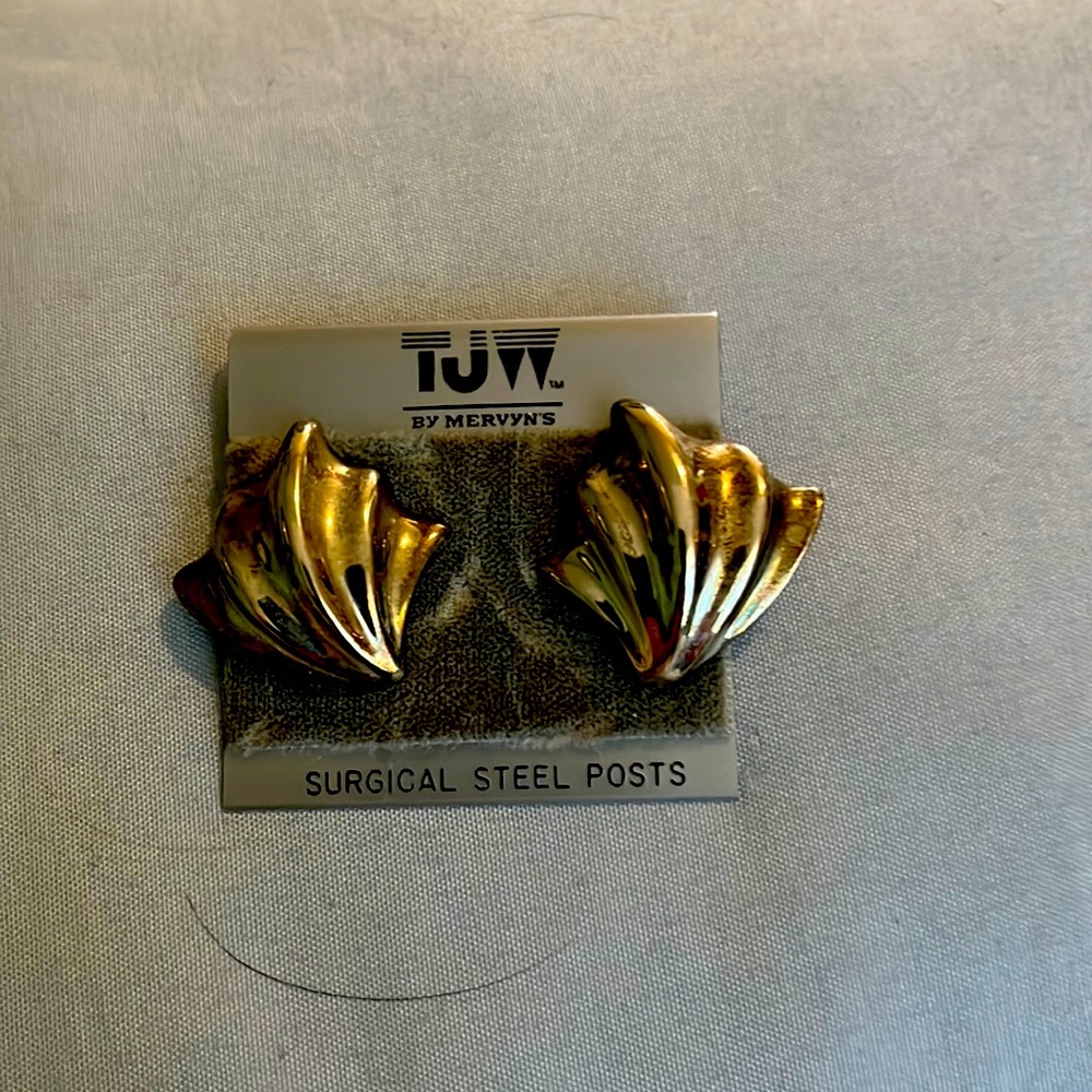 Gold color earnings